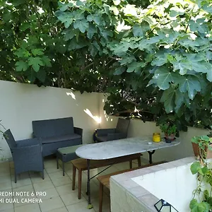 Appartamento En Avec Un Air De Campagne, Arles